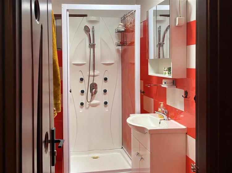 Apartament cu 3 camere semidecomandat în Țiglari