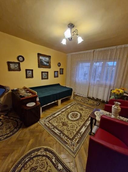 Apartament cu 2 camere semidecomandat, mobilat în Dâmbovița