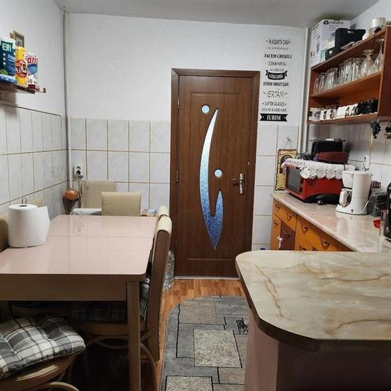 Apartament cu 2 camere decomandat în Sărari
