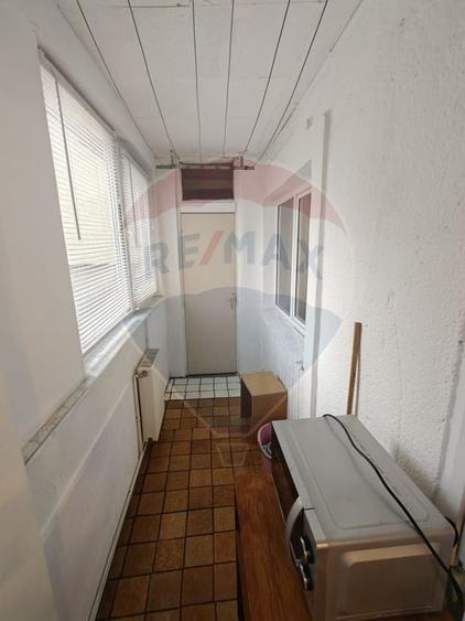 Apartament cu 3 camere decomandat, mobilat în Republicii