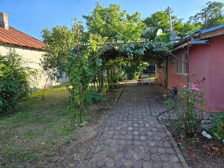 Casă cu 3 camere cu Teren 700 Mp în Central