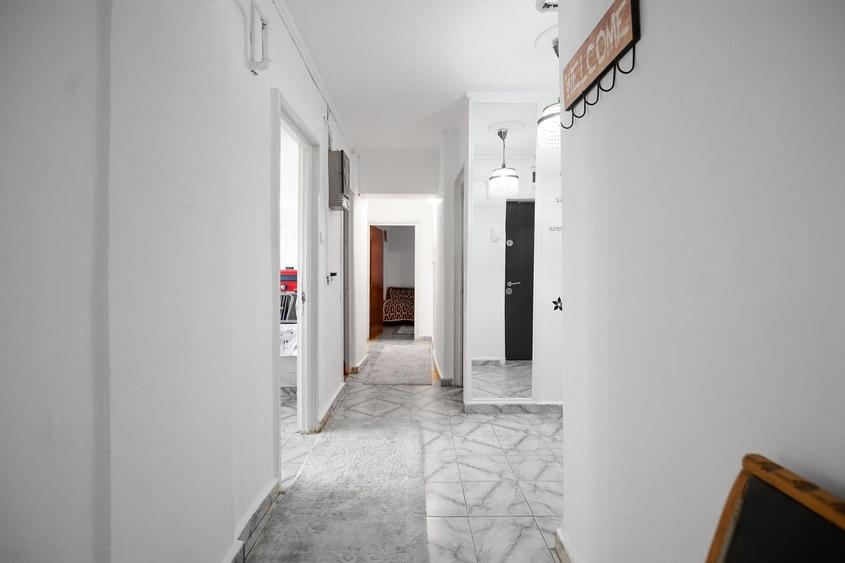 Apartament cu 4 camere decomandat în Central