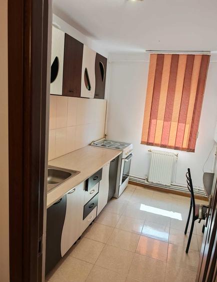 Apartament cu 2 camere semidecomandat, mobilat în Central