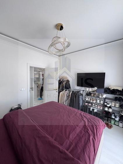 Apartament cu 3 camere semidecomandat, mobilat în Apărătorii Patriei