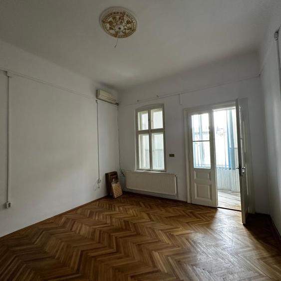 Apartament cu 5 camere circular, mobilat în Central