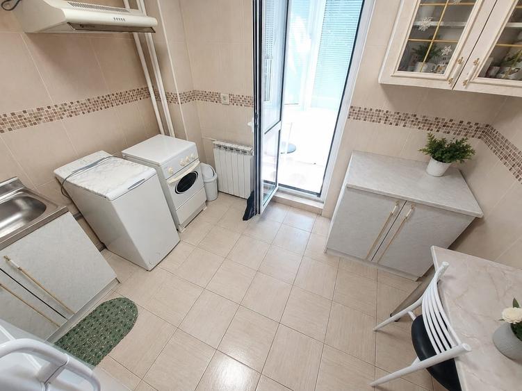 Garsonieră decomandată în Decebal