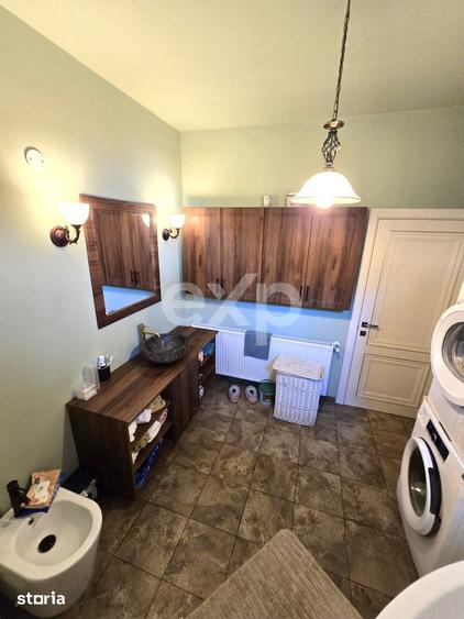 Casă cu 6 camere cu Teren 1500 Mp în Răzvad