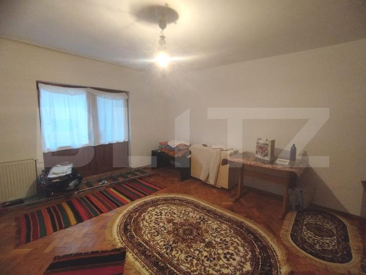 Apartament cu 3 camere decomandat, mobilat în Podul de Fier