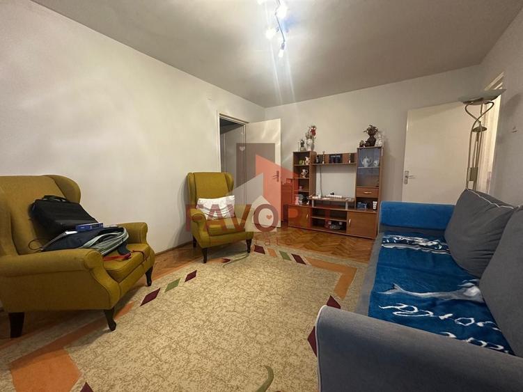 Apartament cu 3 camere decomandat, mobilat în Girocului