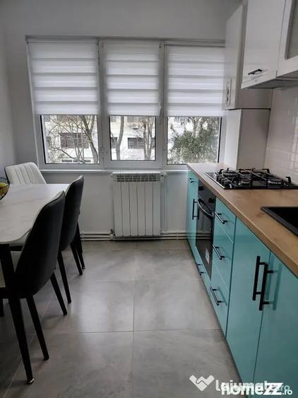 Apartament cu 3 camere semidecomandat în Micro 16