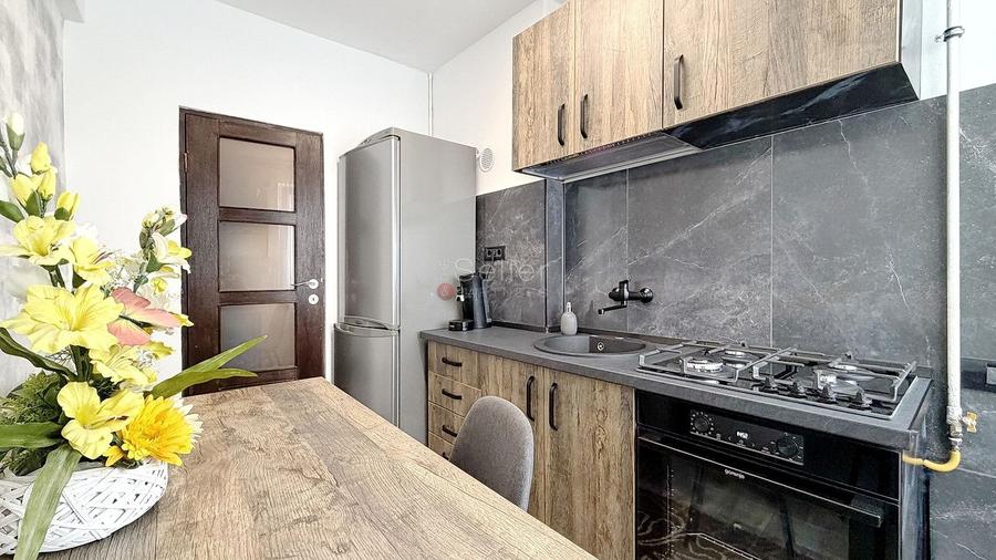 Apartament cu 2 camere semidecomandat, mobilat în Ultracentral
