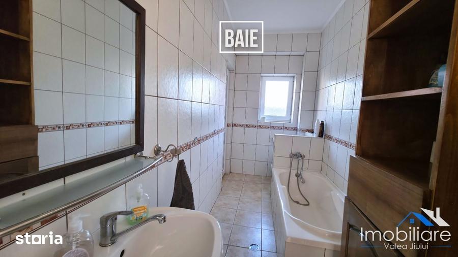 Casă cu 6 camere cu Teren 1400 Mp în Central