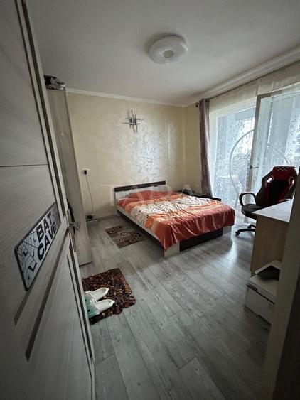 Apartament cu 4 camere semidecomandat, mobilat în Vest