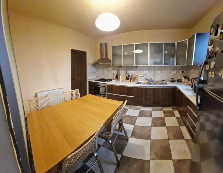 Casă individuală cu 7 camere cu Teren 1000 Mp în Tărtășești