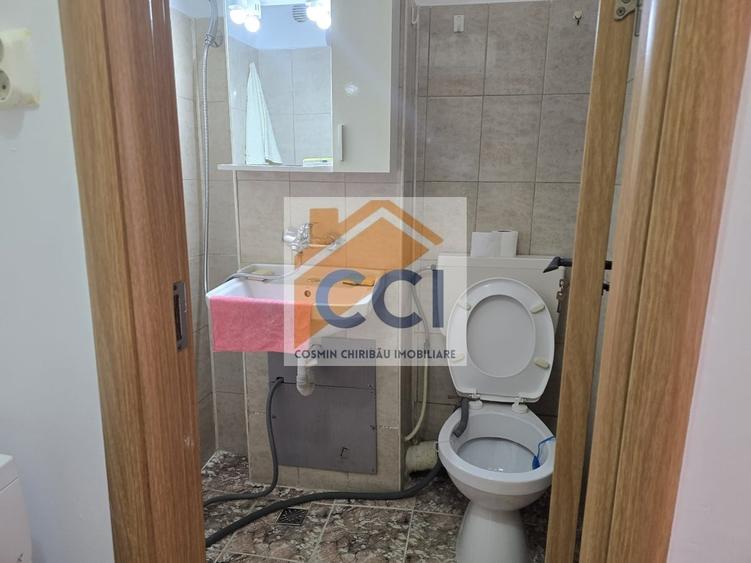 Garsonieră decomandată în Central