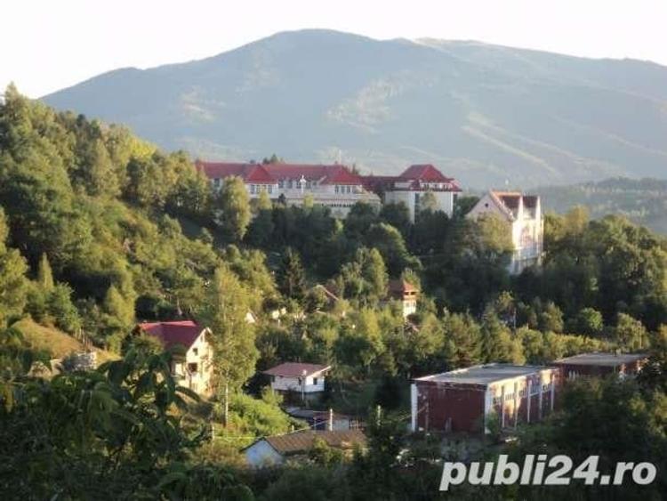 Teren de 7350 mp, în Petros