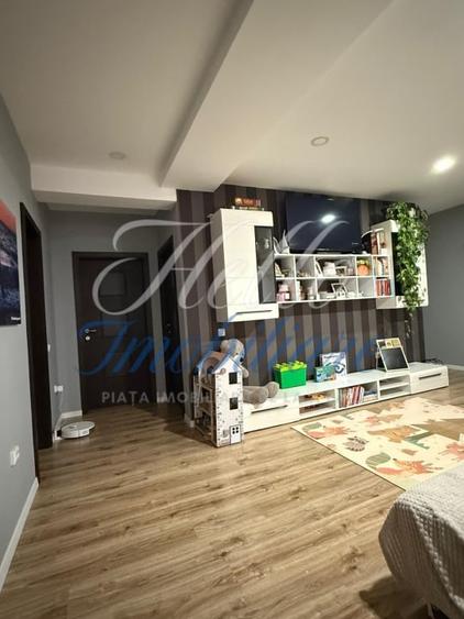 Apartament cu 3 camere semidecomandat în Florești