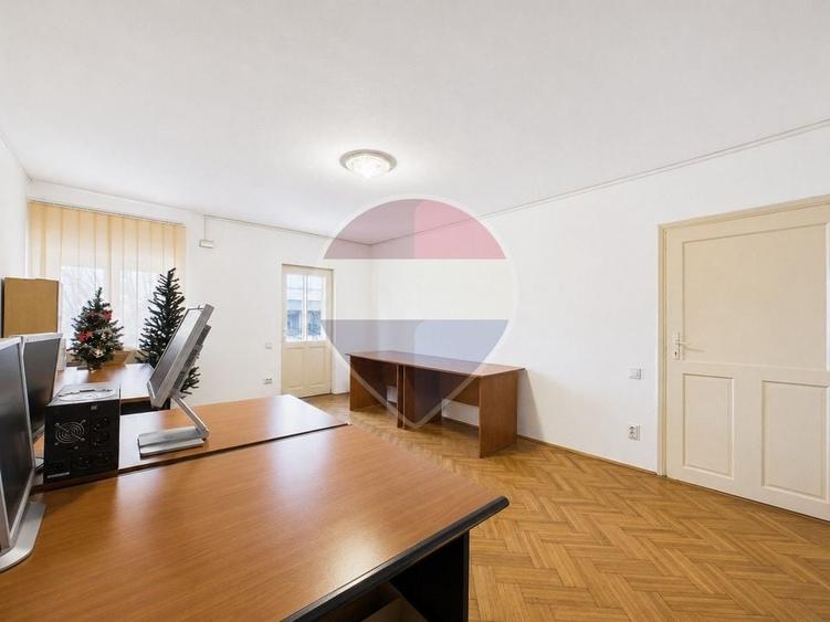 Casă individuală cu 6 camere cu Teren 132 Mp în Gara de Nord