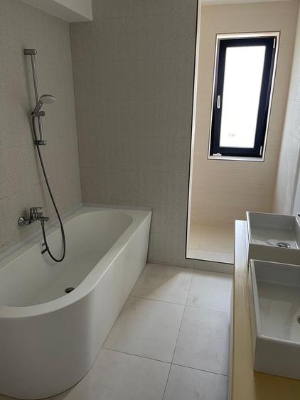 Apartament cu 3 camere decomandat în Palazu Mare
