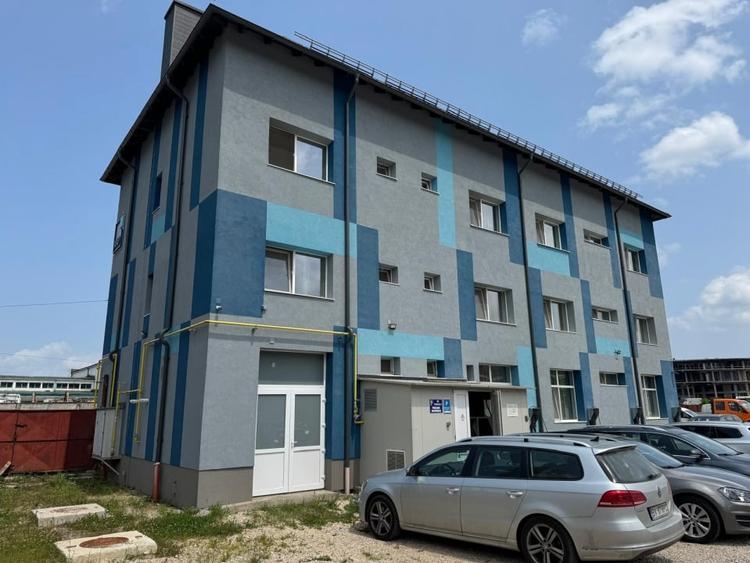 Casă individuală cu 18 camere decomandat cu Canalizare în Carierei