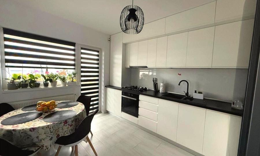Apartament cu 3 camere decomandat, mobilat în Turnișor