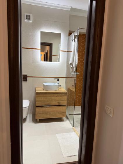 Apartament cu 3 camere decomandat în Uverturii