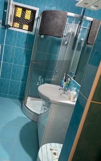 Apartament cu 3 camere semidecomandat în Alexandru Obregia