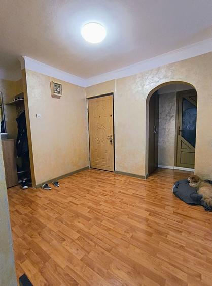 Apartament cu 4 camere semidecomandat, mobilat în Fizicienilor