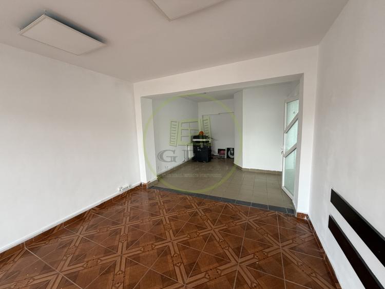 Spațiu comercial, de 307.85000610352 mp, în 1 Mai