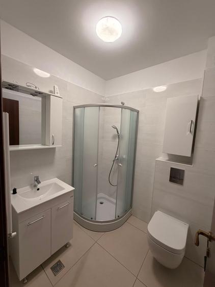 Apartament cu 4 camere decomandat în Băneasa