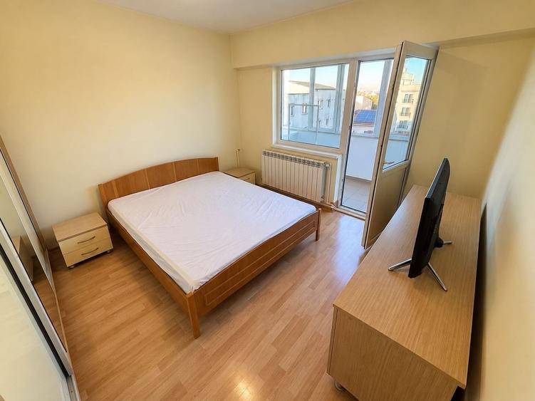 Apartament cu 3 camere decomandat, mobilat în Dacia