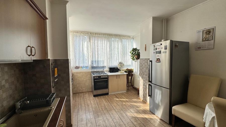 Apartament cu 3 camere decomandat în Central