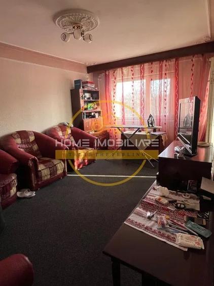 Apartament cu 3 camere decomandat, mobilat în Nicolina