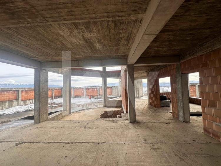 Casă individuală cu 8 camere cu Canalizare în Daia