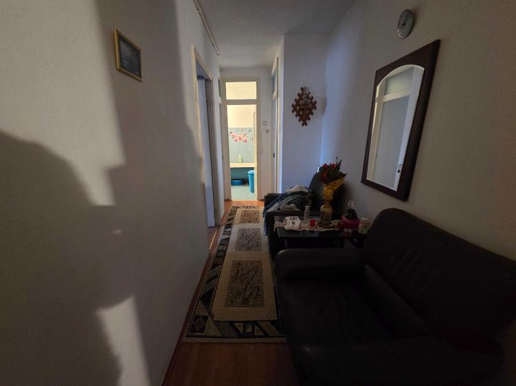 Apartament cu 4 camere decomandat în Central
