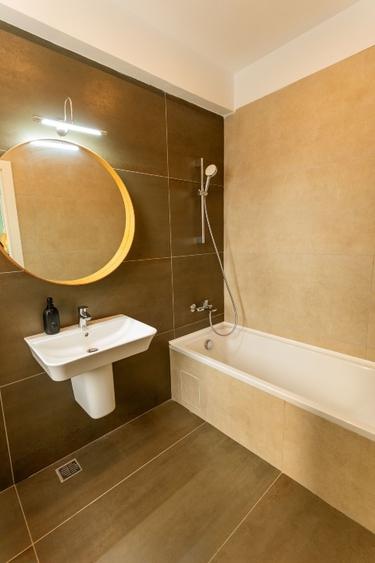 Casă individuală cu 4 camere cu Canalizare în Tunari