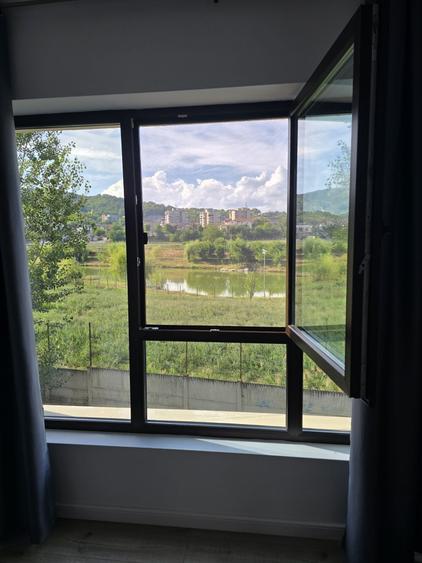 Apartament cu 2 camere decomandat în Bratia din Deal