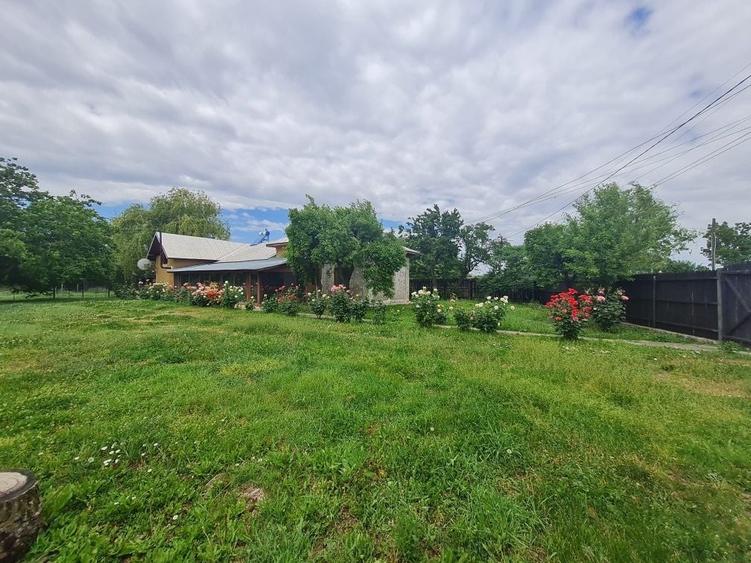 Casă cu 4 camere în Costești
