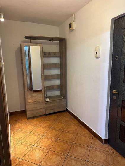 Apartament cu 2 camere semidecomandat în Mihai Bravu