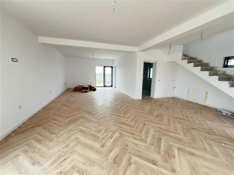 Casă individuală cu 4 camere cu Teren 350 Mp în Miroslava
