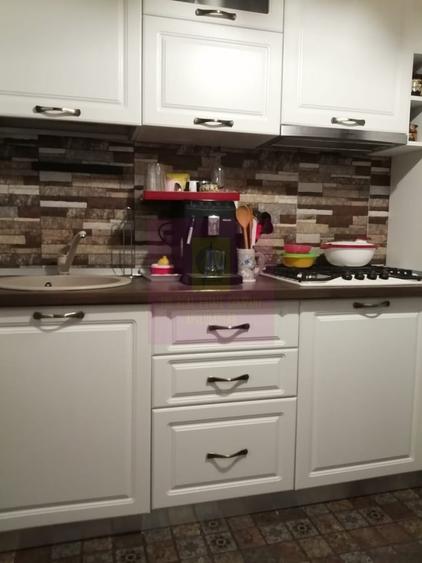 Apartament cu 3 camere semidecomandat în Bragadiru