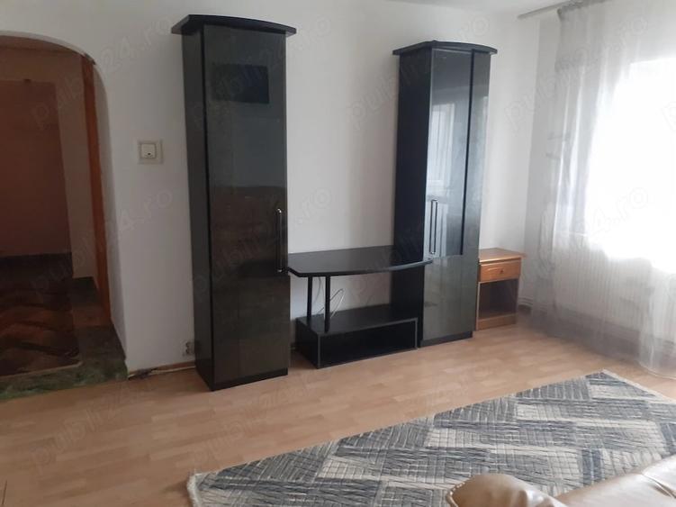 Apartament cu 3 camere semidecomandat în Republicii