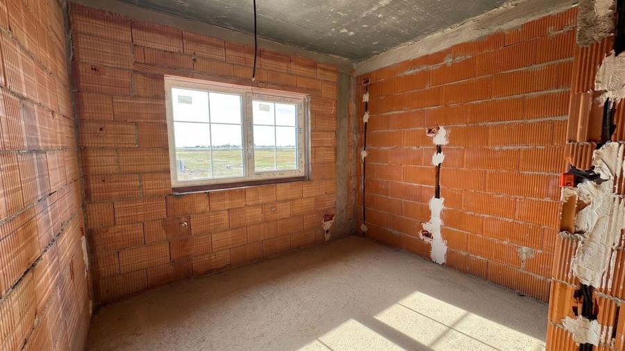 Duplex cu 5 camere cu Canalizare în Moșnița Nouă