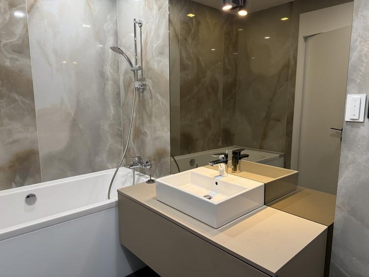 Apartament cu 4 camere decomandat, mobilat în Iancu Nicolae