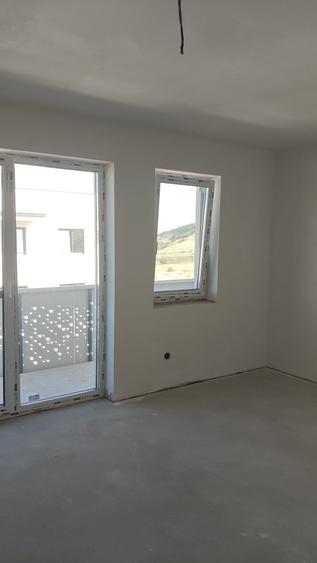 Apartament cu 3 camere semidecomandat în Apahida