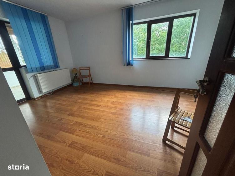 Casă cu 4 camere în Breazu