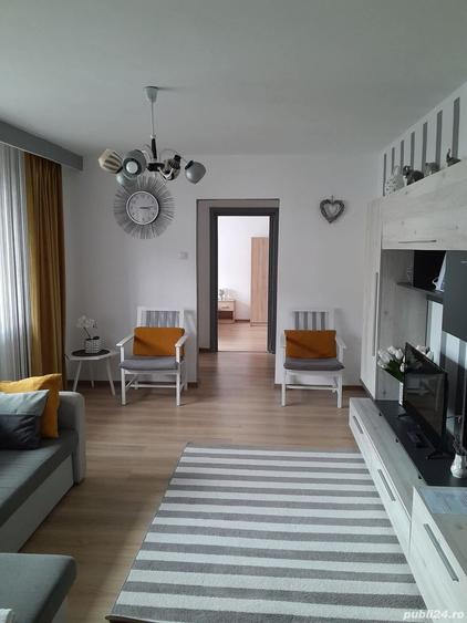 Apartament cu 3 camere semidecomandat în Orșova