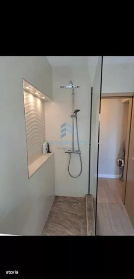 Apartament cu 3 camere semidecomandat în Victoriei