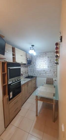 Apartament cu 2 camere semidecomandat, mobilat în Baba Novac