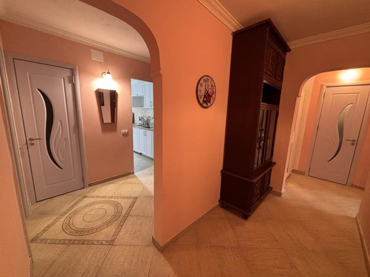Apartament cu 4 camere decomandat, mobilat în Dristor